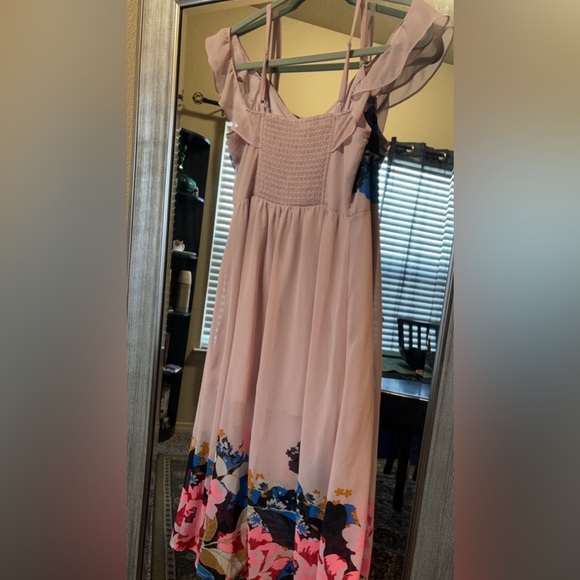 Express Off Shoulder Dress - Picture 2 of 4